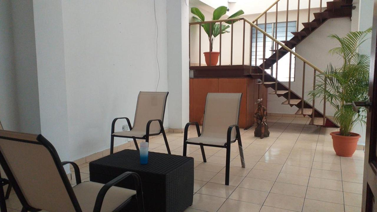 Hostal Los Heroes Antiguo Cuscatlán Exteriör bild