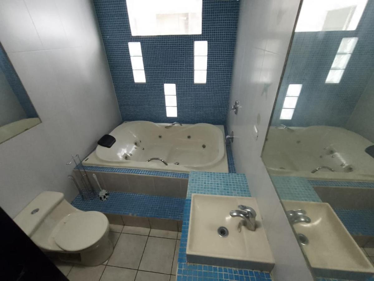 Hostal Los Heroes Antiguo Cuscatlán Exteriör bild