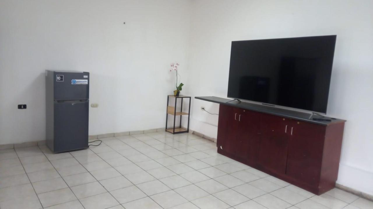 Hostal Los Heroes Antiguo Cuscatlán Exteriör bild